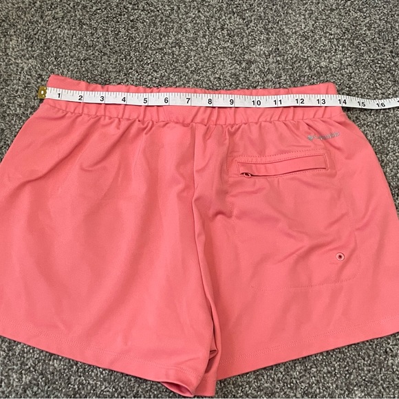 Women’s Columbia sportswear shorts. Size medium. - Picture 7 of 8